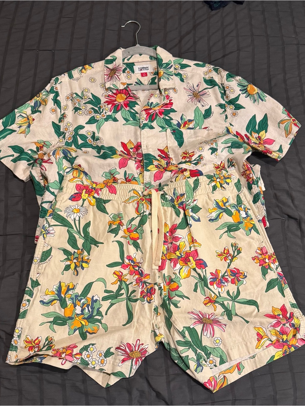 Tommy Hilfiger Tommy Jeans Men’s Large Cream Floral Set